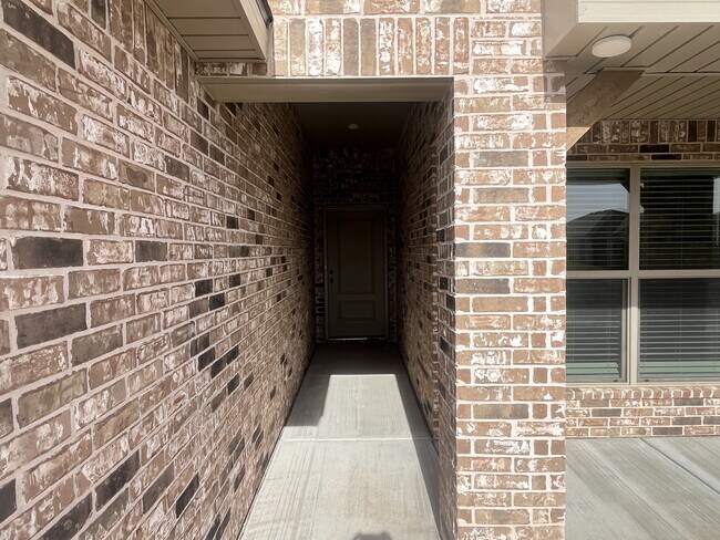 Building Photo - 1301 Ross Ave