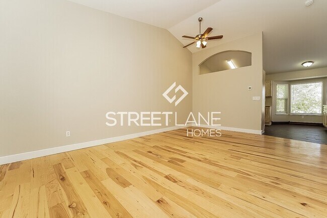 Building Photo - REDUCED!