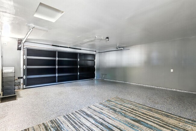 Building Photo - UPGRADED SOUTH OF THE BOULEVARD HOME WITH HUGE BACKYARD!