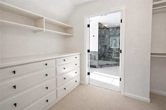 Building Photo - 1430 Hillcrest Heights