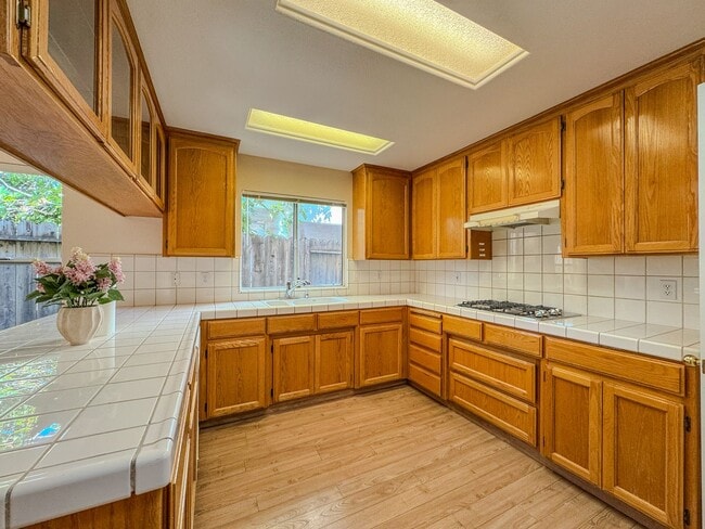 Building Photo - Lovely 3 Bedroom Home!