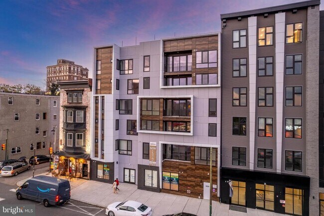 Building Photo - 629 W Girard Ave