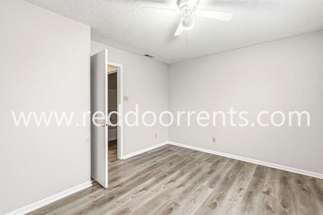 Building Photo - Modern Living in Greenfield