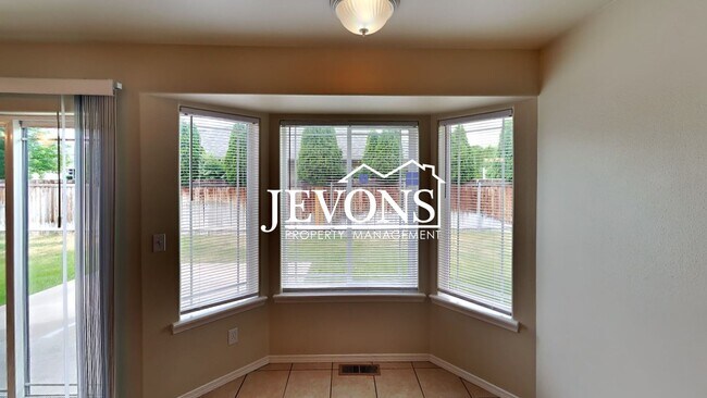 Building Photo - $500 Rent Credit - Enjoy this beautiful We...