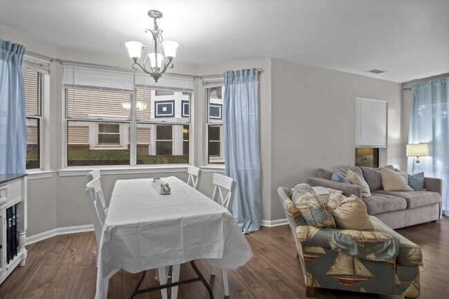 Building Photo - Comfortable, convenient, and well located Ashburn condo.