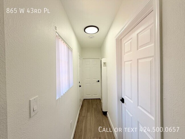 Building Photo - 865 W 43rd Pl