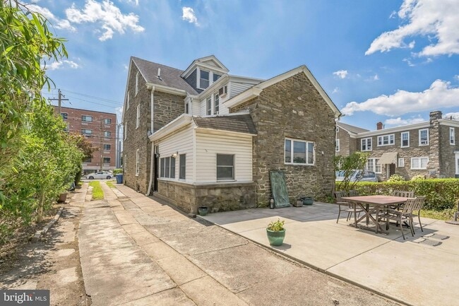 Building Photo - 6825 Ridge Ave