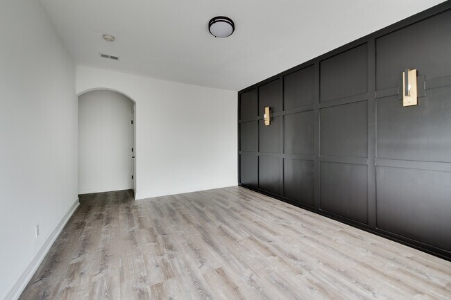 Building Photo - 3056 W Cortland St