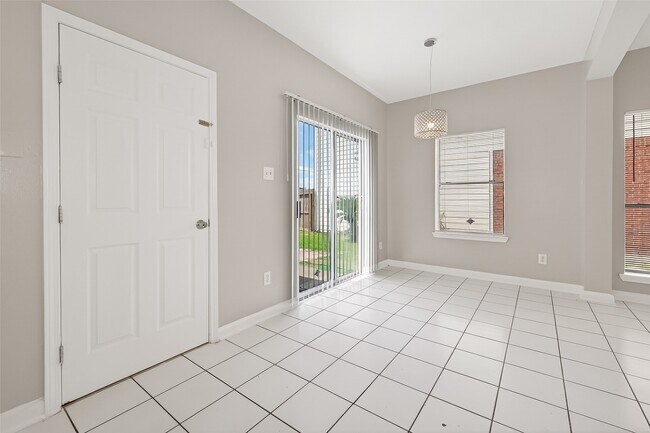 Building Photo - 4018 Timber Corner