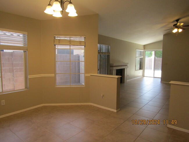 Building Photo - Single Story 3 bedroom 2 Bath with Private...