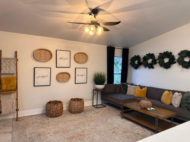 Building Photo - 2652 Hawthorne Ln