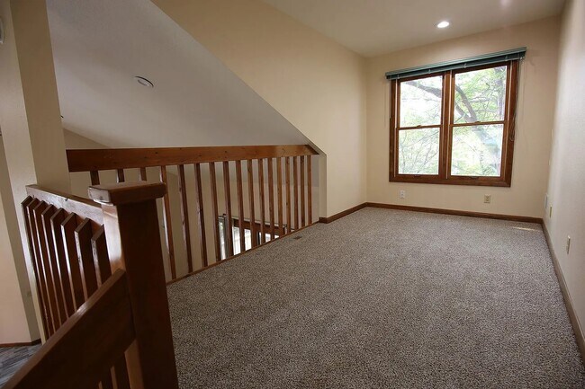 Building Photo - 2012 Quail Ct