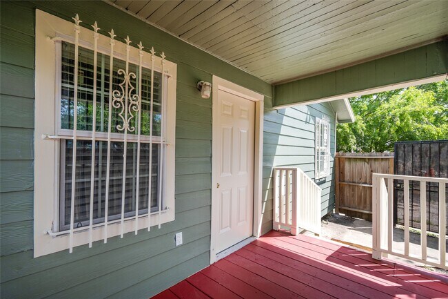 Building Photo - 1011 E 39th St