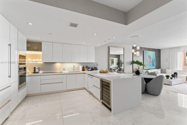 Building Photo - 19143 Fisher Island Dr