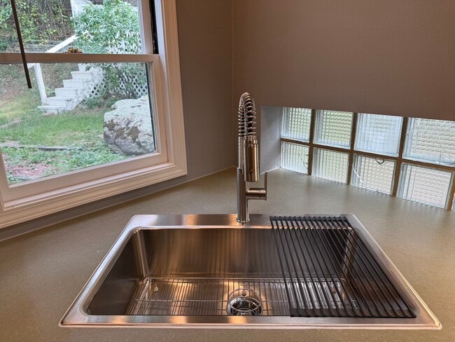 Building Photo - 37 Silver Spruce