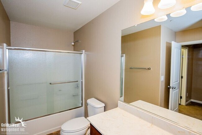 Building Photo - Stunning 4Bdm 3Ba Two-Story Home in the In...