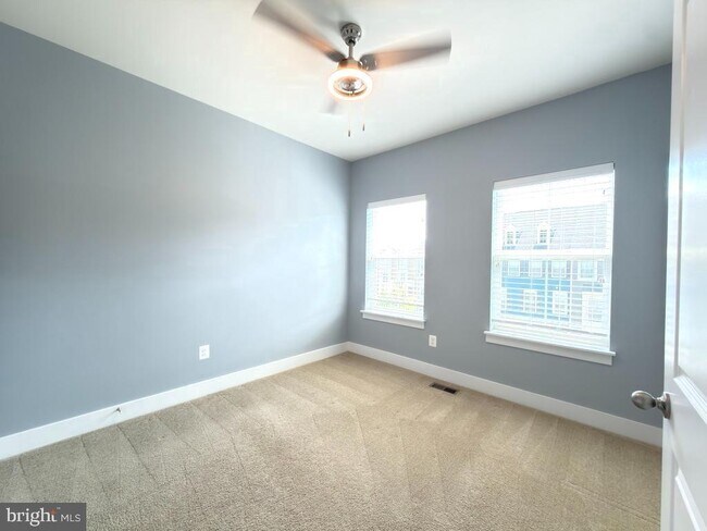 Building Photo - 2512 Buckthorn Dr