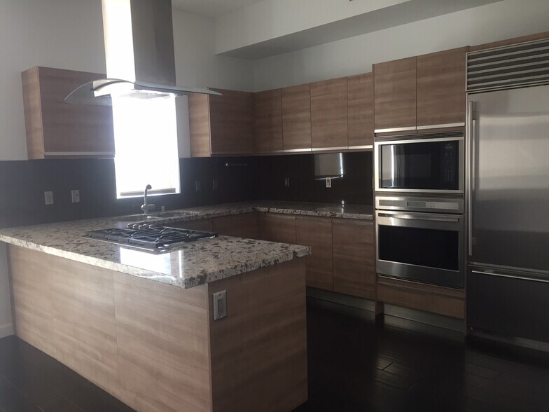 Building Photo - 3119 Via Dolce