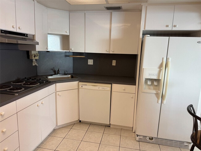 Building Photo - 3800 Galt Ocean Dr