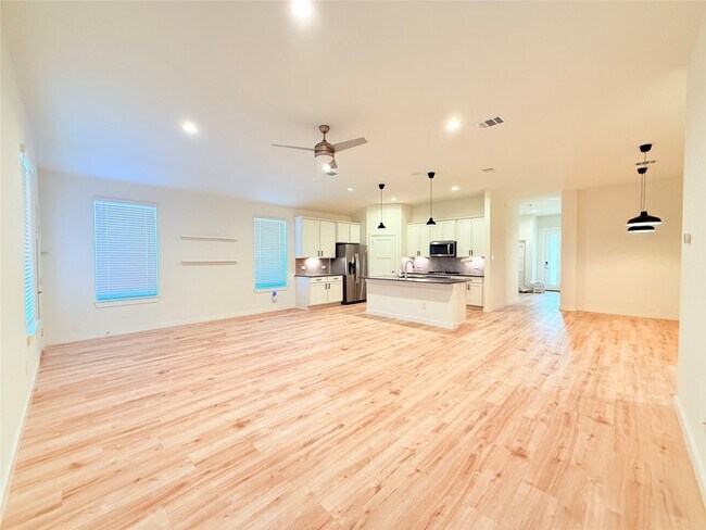 Building Photo - 105 Aurora Spgs Dr