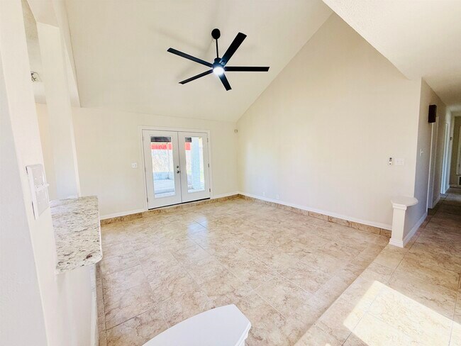 Building Photo - 907 Sandy Ln