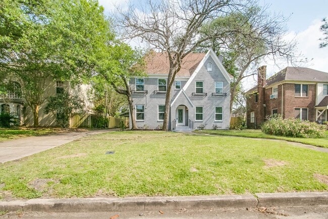 Building Photo - 3321 Charleston St