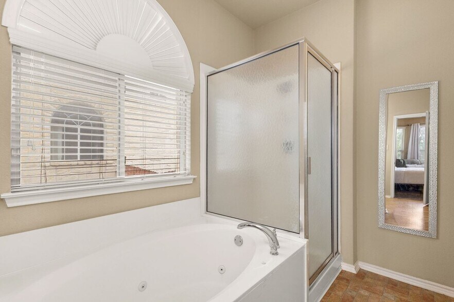 Building Photo - 5830 Palmetto Way