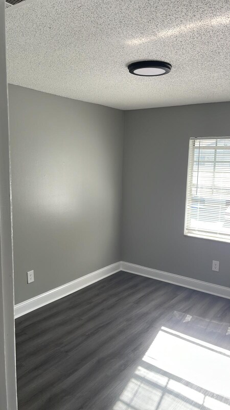 Building Photo - 14323 Lucerne Dr