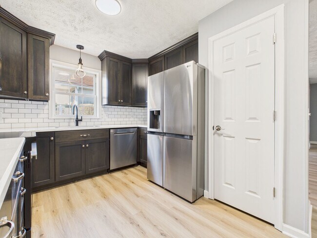 Building Photo - Beautiful Spacious Single Family in Blue Meadow Farms