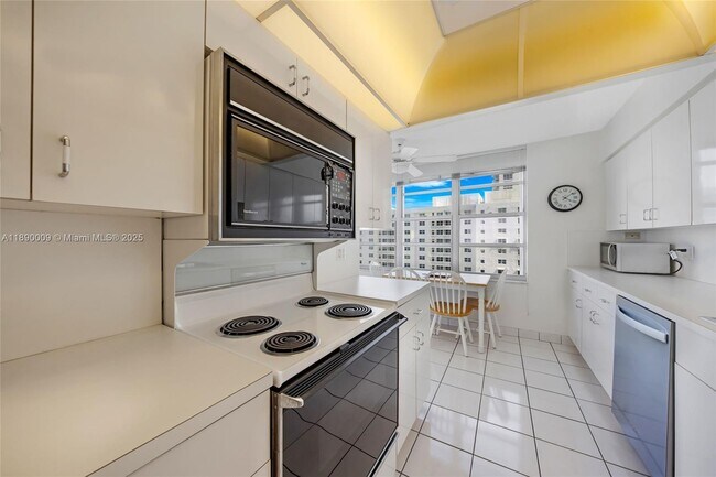 Building Photo - 4280 Galt Ocean Dr