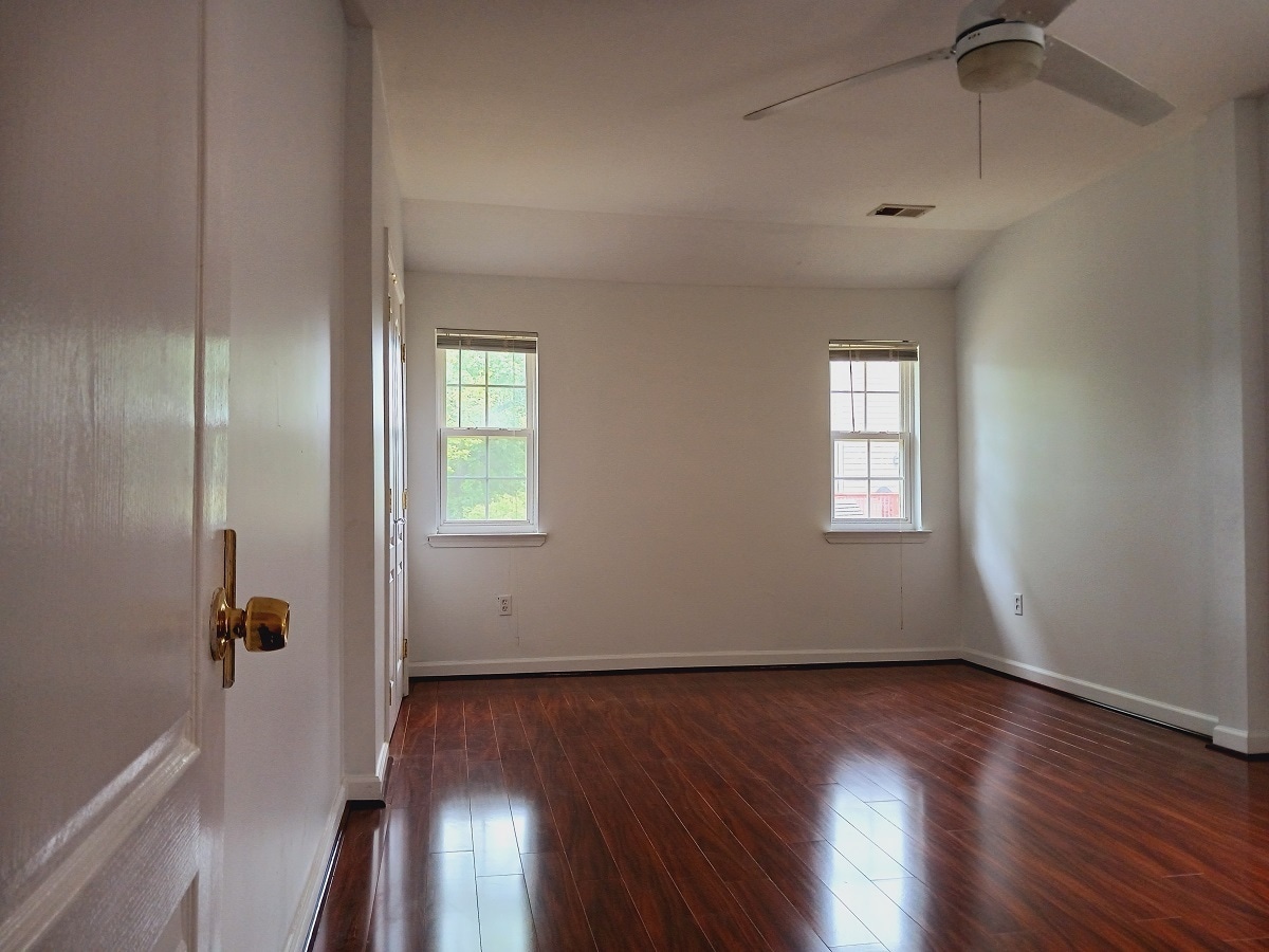 Building Photo - 2603 Hamlin St NE