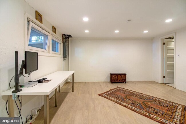 Building Photo - 2224 Observatory Pl NW