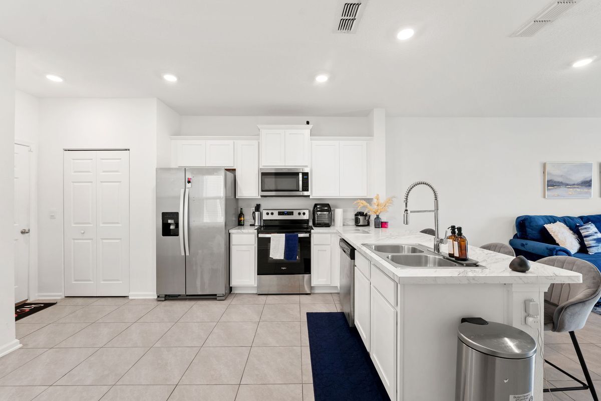Building Photo - 9049 Gifford Dr