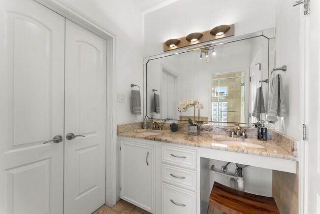 Building Photo - 315 Fairview St