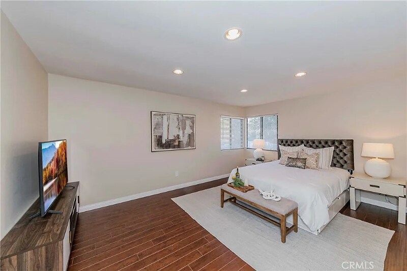 Building Photo - 2410 Plaza De Vista