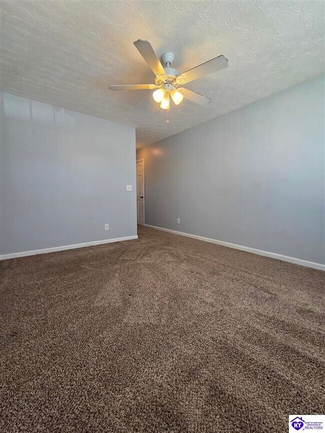 Building Photo - 153 Twin Lakes Dr