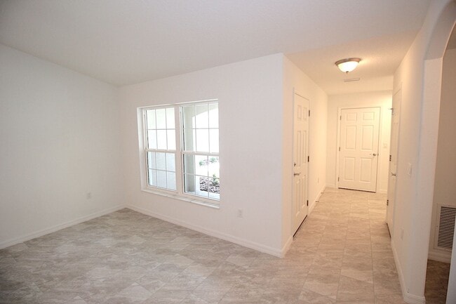 Building Photo - Spacious 4 Bed 2 Bath 2 Car Townhome Built in 2022 in Palm Coast!