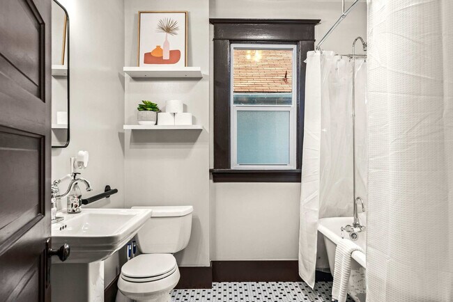 Building Photo - 3820 SE Belmont St