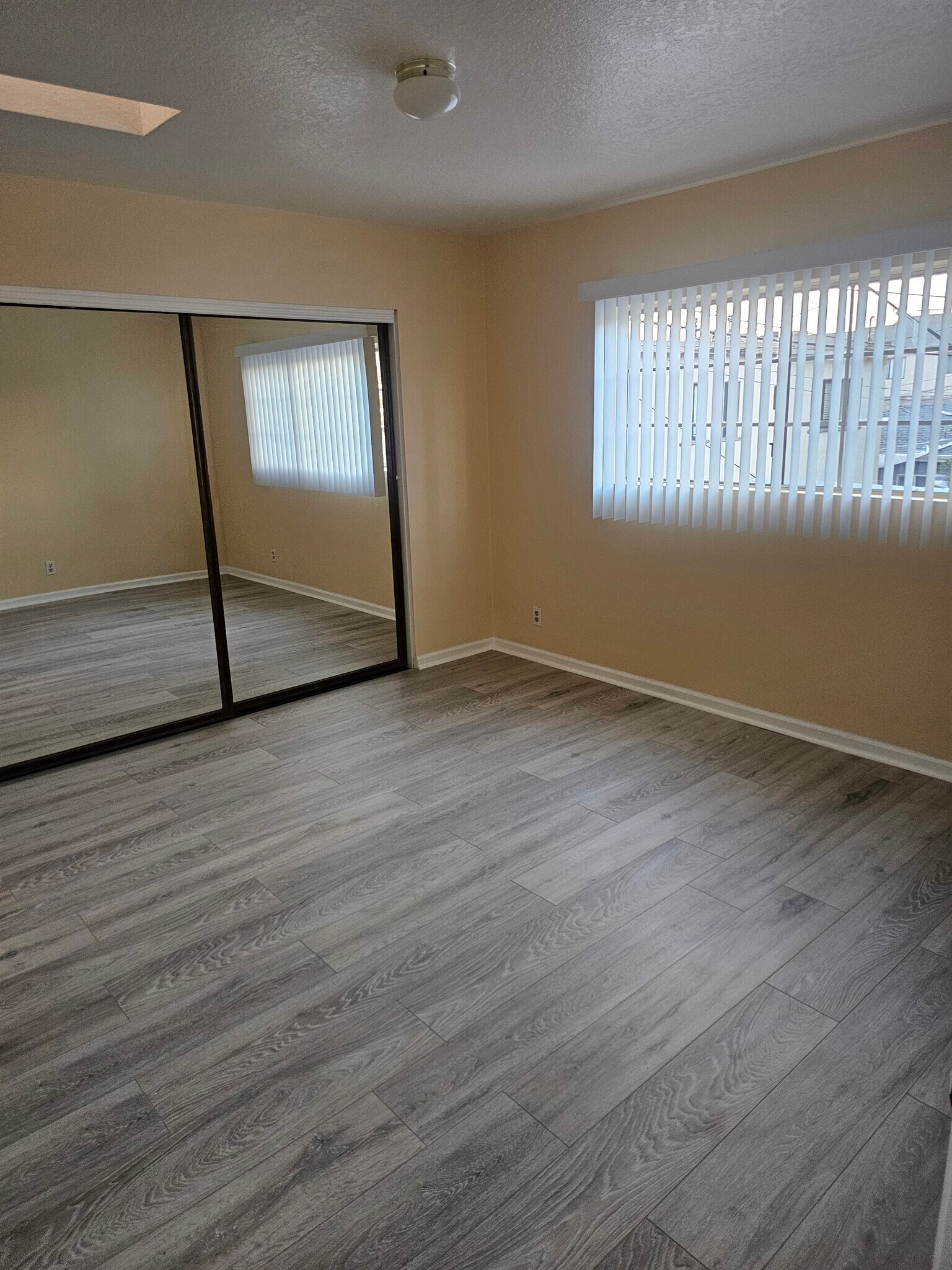 Building Photo - 417 N Glenwood Pl