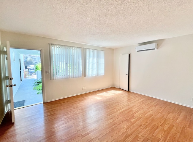 Building Photo - 1830 N La Brea Ave