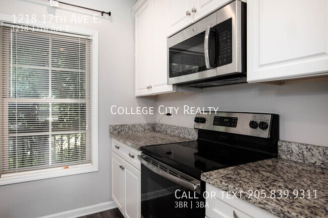 Building Photo - 1218 17th Ave E