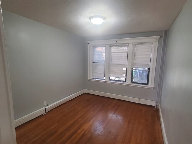 Building Photo - 76 Walnut Park