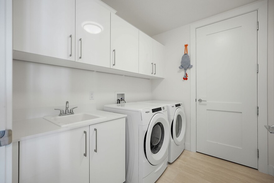 Building Photo - 301 1st St S