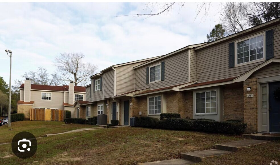 Building Photo - 6701 Dickens Ferry Rd