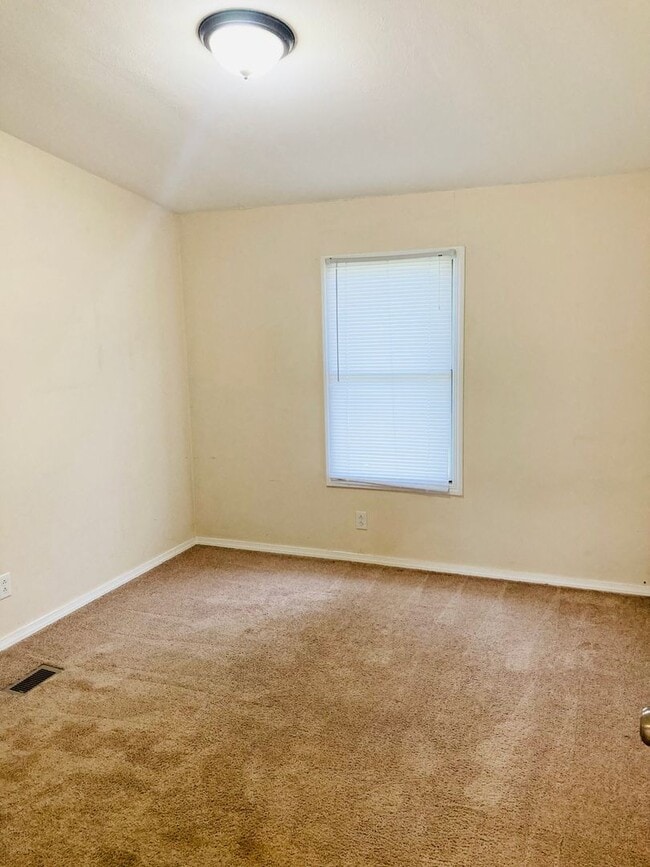 Building Photo - Great Home With Large Yard