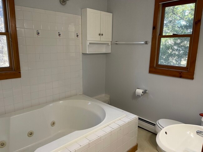 Building Photo - 11 Elderberry Dr