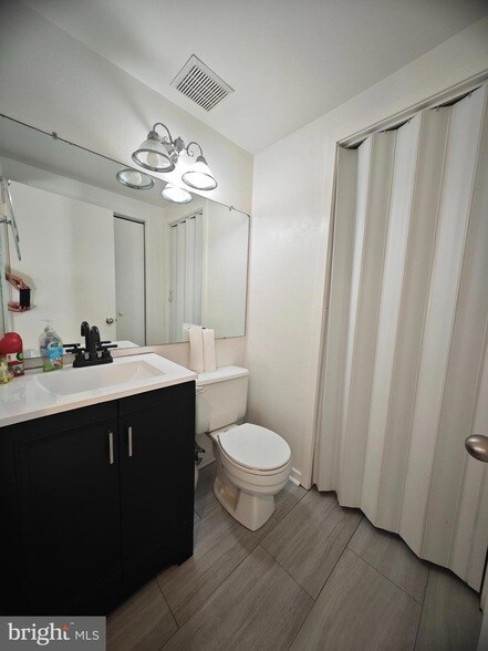 Building Photo - 9813 Hellingly Pl