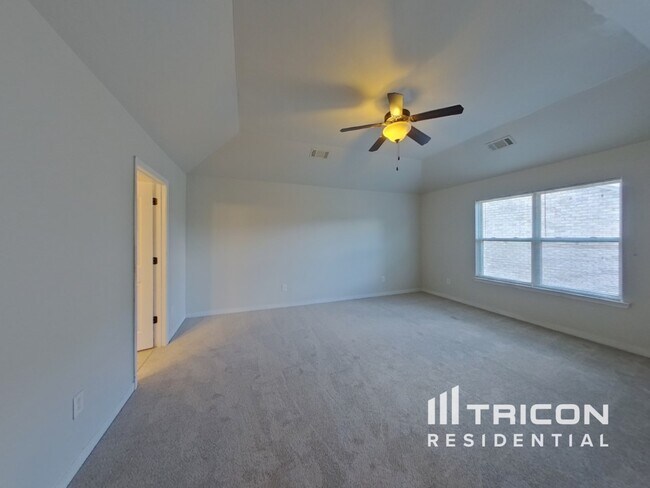Building Photo - 101 Daisy Cir