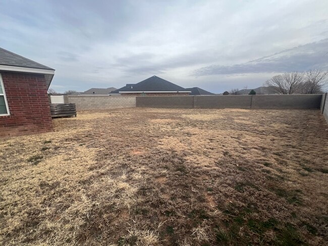 Building Photo - 2207 Boxwood Cir