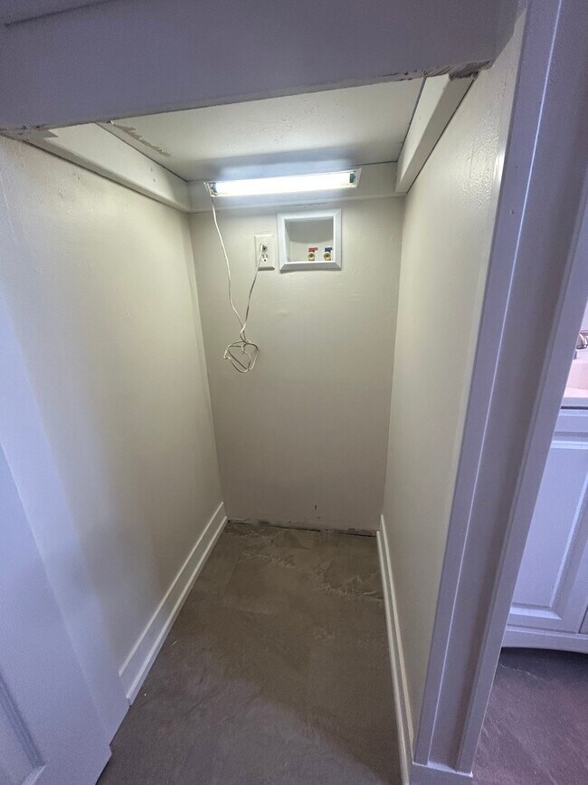 Building Photo - 820 Jane Dr